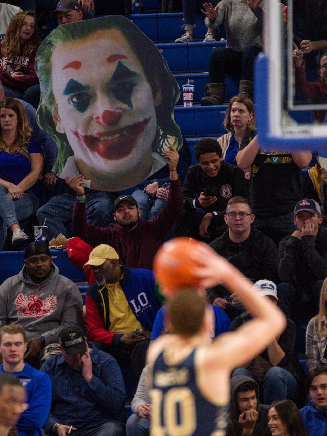 Billikens hold on to beat the George Washington Colonials 63-58